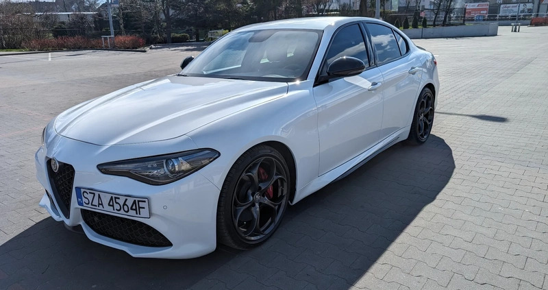 Alfa Romeo Giulia cena 133000 przebieg: 57000, rok produkcji 2019 z Zawiercie małe 407